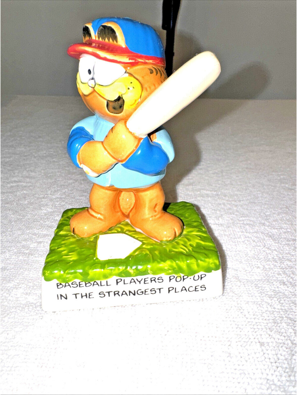 Vintage Enesco Garfield Ceramic Figurine Baseball Player 1981 Strangest Places
